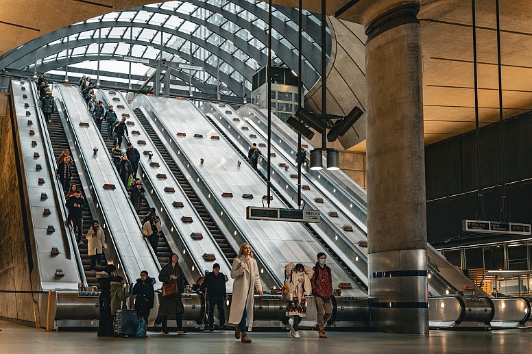 canary wharf tube station