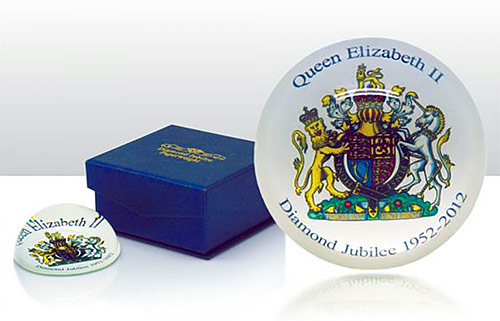 queens diamond jubilee paper weight